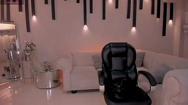 ChloeManson online show from February 6, 8:45 pm