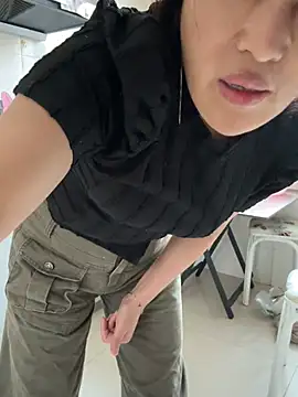 luckybaby666999 online show from April 4, 5:36 am