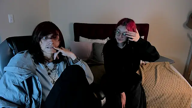 Snapshot of Eros_Nyx_ chatting on February 12, 5:18 am Eros Nyx online show from February 12, 5:18 am