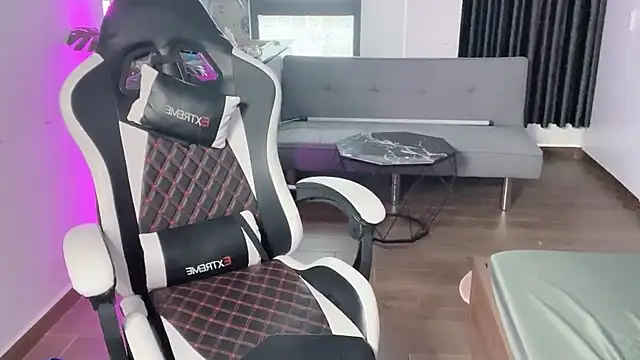 Snapshot of Ni-Ni_2K chatting on February 16, 4:11 am Ni-Ni 2K online show from February 16, 4:11 am