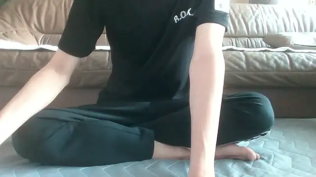 dongjun21 online show from February 18, 6:44 am