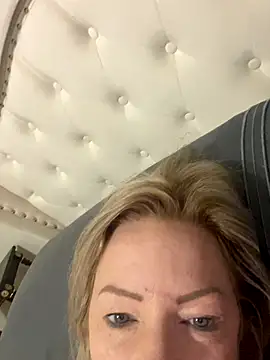 sinfulsara online show from December 18, 2:10 pm