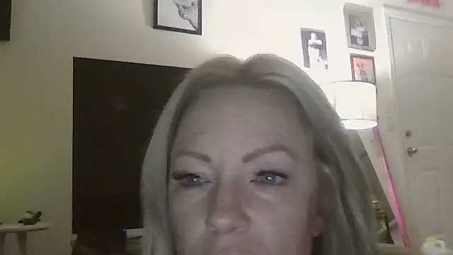 sinfulsara online show from December 4, 10:36 am