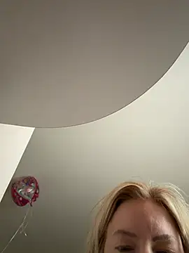 sinfulsara online show from February 26, 9:15 pm