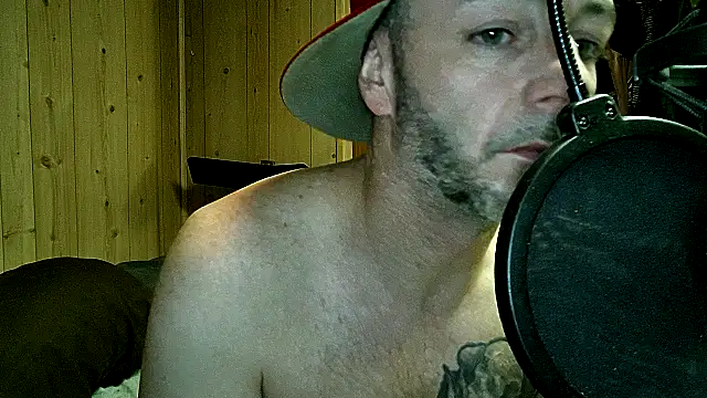 8point5guy online show from December 17, 5:56 am