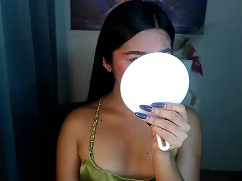 Snapshot of voganmarie chatting on June 24, 2:43 am voganmarie online show from June 24, 2:43 am