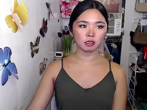 Snapshot of voganmarie chatting on July 3, 5:03 am voganmarie online show from July 3, 5:03 am