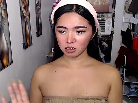 Snapshot of voganmarie chatting on July 8, 1:45 pm voganmarie online show from July 8, 1:45 pm
