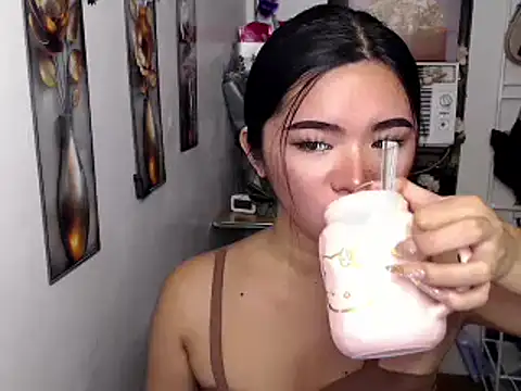Snapshot of voganmarie chatting on July 9, 9:25 pm voganmarie online show from July 9, 9:25 pm