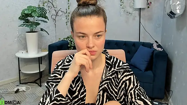 Snapshot of Graceee_ chatting on July 10, 2:55 am Graceee online show from July 10, 2:55 am