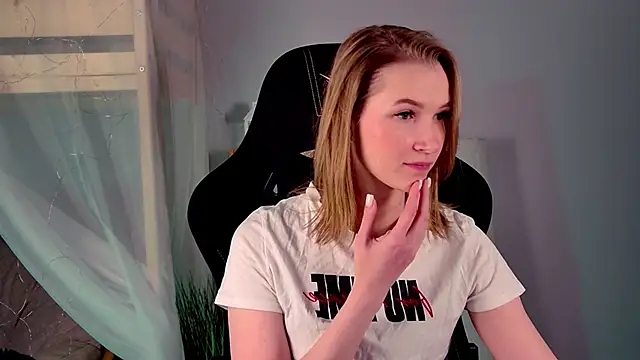 Snapshot of Megan_Rodgers chatting on February 5, 5:31 pm Megan Rodgers online show from February 5, 5:31 pm