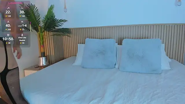 Lily Cole27 online show from December 19, 11:45 am