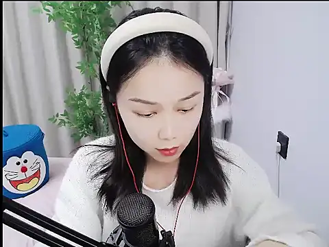 mili923 online show from December 14, 1:39 pm