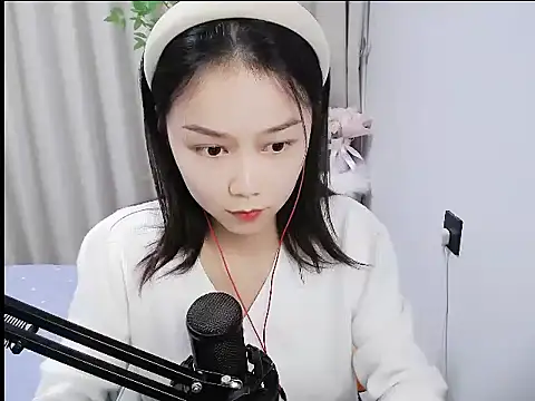 Snapshot of mili923 chatting on December 4, 2:05 pm mili923 online show from December 4, 2:05 pm