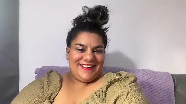 YoungCurvyLeah online show from August 1, 2:09 am