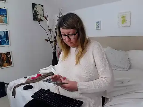 Snapshot of OlgaPavlova chatting on April 23, 11:27 am OlgaPavlova online show from April 23, 11:27 am