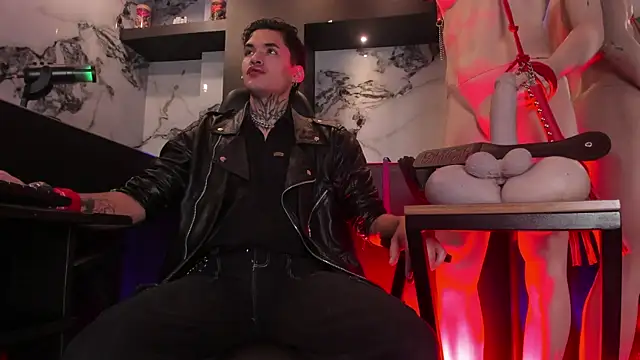 Snapshot of AlecBanne chatting on February 11, 11:37 pm AlecBanne online show from February 11, 11:37 pm