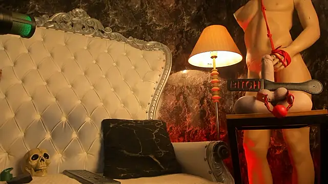 Snapshot of AlecBanne chatting on February 1, 10:19 pm AlecBanne online show from February 1, 10:19 pm