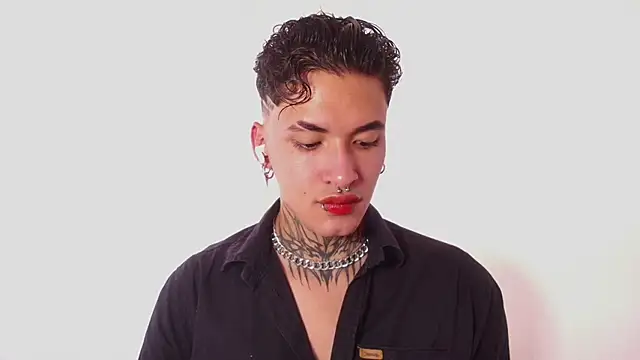 Snapshot of AlecBanne chatting on January 18, 9:18 pm AlecBanne online show from January 18, 9:18 pm