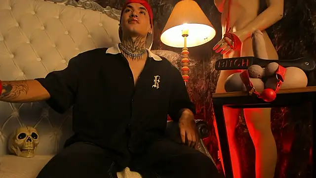 Snapshot of AlecBanne chatting on February 1, 1:04 am AlecBanne online show from February 1, 1:04 am