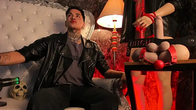 Snapshot of AlecBanne chatting on February 23, 10:32 pm AlecBanne online show from February 23, 10:32 pm