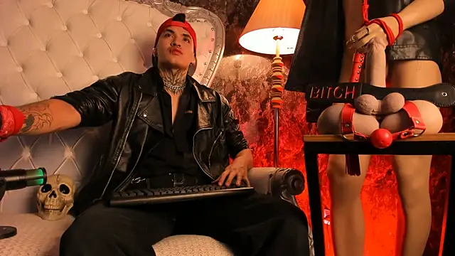 Snapshot of AlecBanne chatting on February 16, 11:02 pm AlecBanne online show from February 16, 11:02 pm