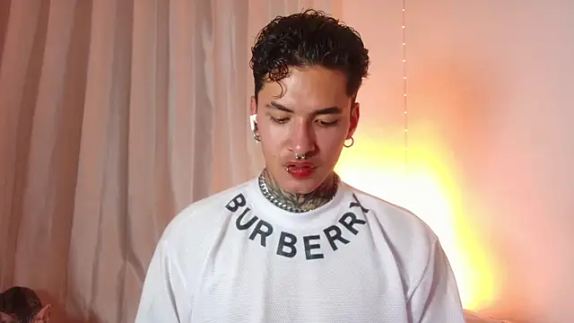 Snapshot of AlecBanne chatting on January 11, 3:57 am AlecBanne online show from January 11, 3:57 am