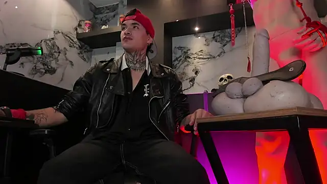 Snapshot of AlecBanne chatting on February 9, 11:36 pm AlecBanne online show from February 9, 11:36 pm