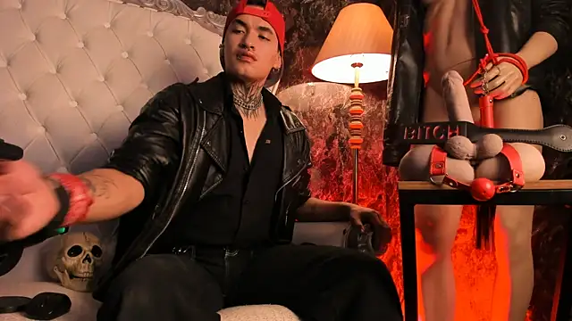 Snapshot of AlecBanne chatting on February 15, 10:09 pm AlecBanne online show from February 15, 10:09 pm