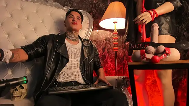 Snapshot of AlecBanne chatting on March 1, 4:56 am AlecBanne online show from March 1, 4:56 am