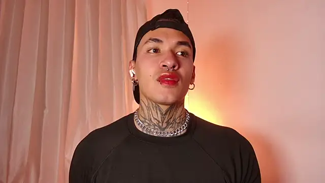 Snapshot of AlecBanne chatting on January 16, 2:59 am AlecBanne online show from January 16, 2:59 am