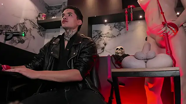 Snapshot of AlecBanne chatting on February 12, 11:04 pm AlecBanne online show from February 12, 11:04 pm