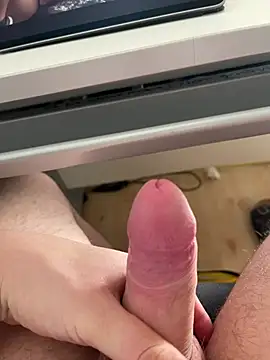 hannes256102 online show from May 22, 1:42 pm