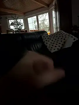 hannes256102 online show from January 14, 3:26 pm