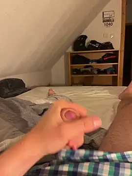 hannes256102 online show from June 30, 9:59 pm