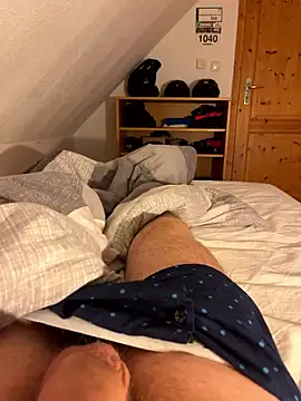hannes256102 online show from May 20, 4:09 am