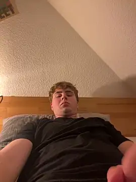 hannes256102 online show from June 9, 9:49 pm