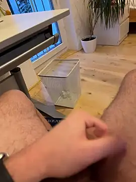 hannes256102 online show from February 9, 4:27 pm