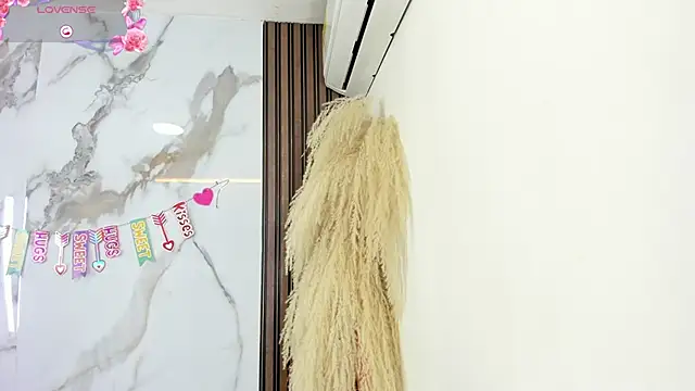 hilarythomsom online show from February 13, 1:00 pm