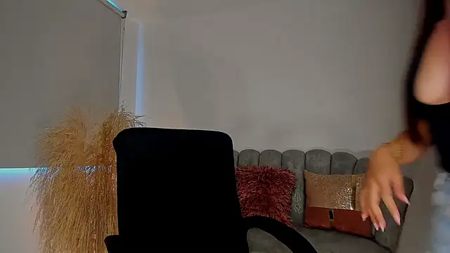 Kamilamonroe online show from February 6, 8:38 pm