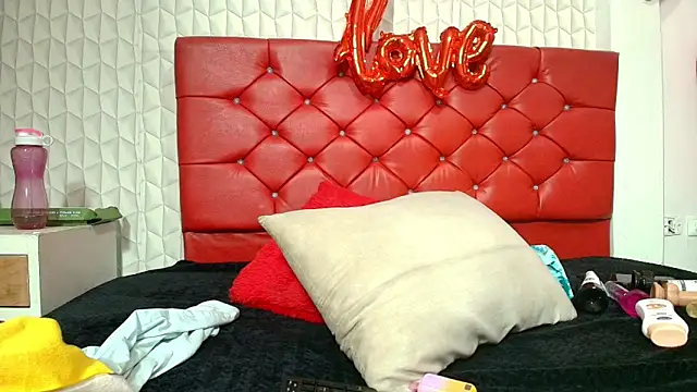 Snapshot of Elizabetth_Roman chatting on February 18, 8:27 pm Elizabetth Roman online show from February 18, 8:27 pm