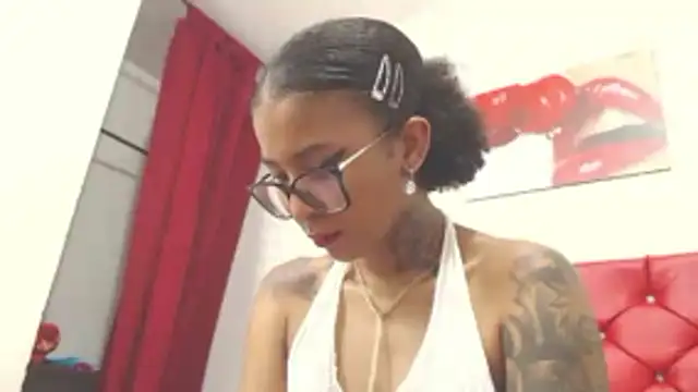 Snapshot of Elizabetth_Roman chatting on January 17, 8:34 pm Elizabetth Roman online show from January 17, 8:34 pm