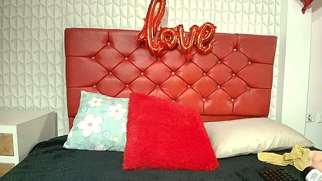 Snapshot of Elizabetth_Roman chatting on February 19, 8:28 pm Elizabetth Roman online show from February 19, 8:28 pm