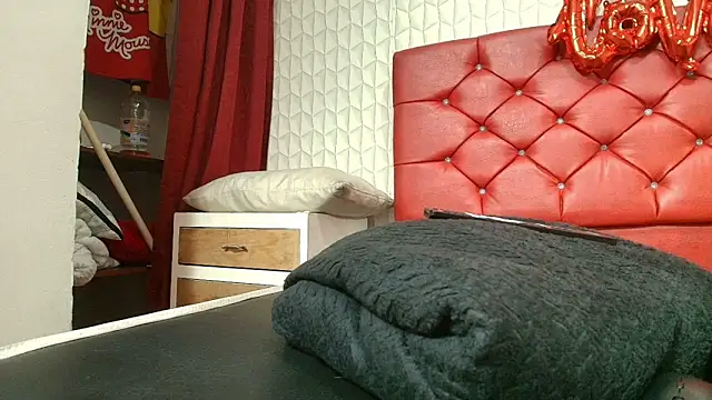 Snapshot of Elizabetth_Roman chatting on February 23, 8:53 pm Elizabetth Roman online show from February 23, 8:53 pm