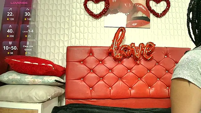 Elizabetth Roman online show from March 15, 8:38 pm