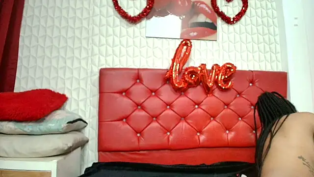 Elizabetth Roman online show from April 6, 8:32 pm