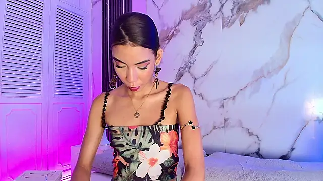 BellaHarpeer online show from March 18, 8:10 pm