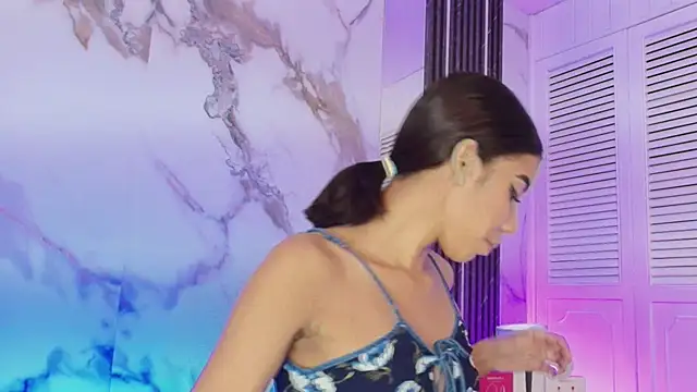 BellaHarpeer online show from February 25, 7:25 pm