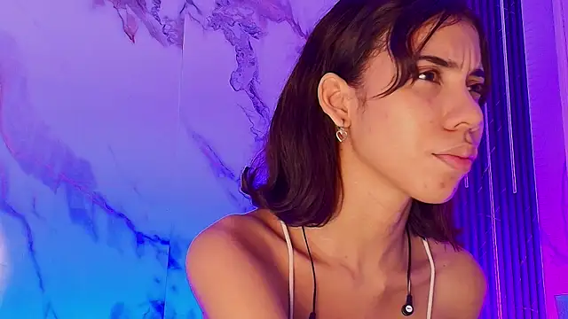 BellaHarpeer online show from March 2, 8:05 pm