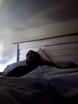 iLOVETRAY96 online show from March 12, 6:45 pm